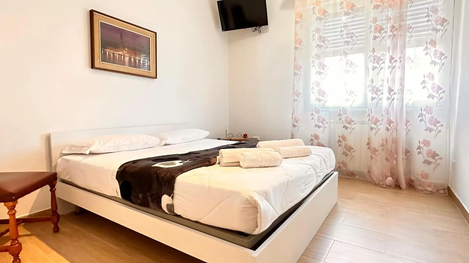 Casa Luna Mestre 0*,  Italy